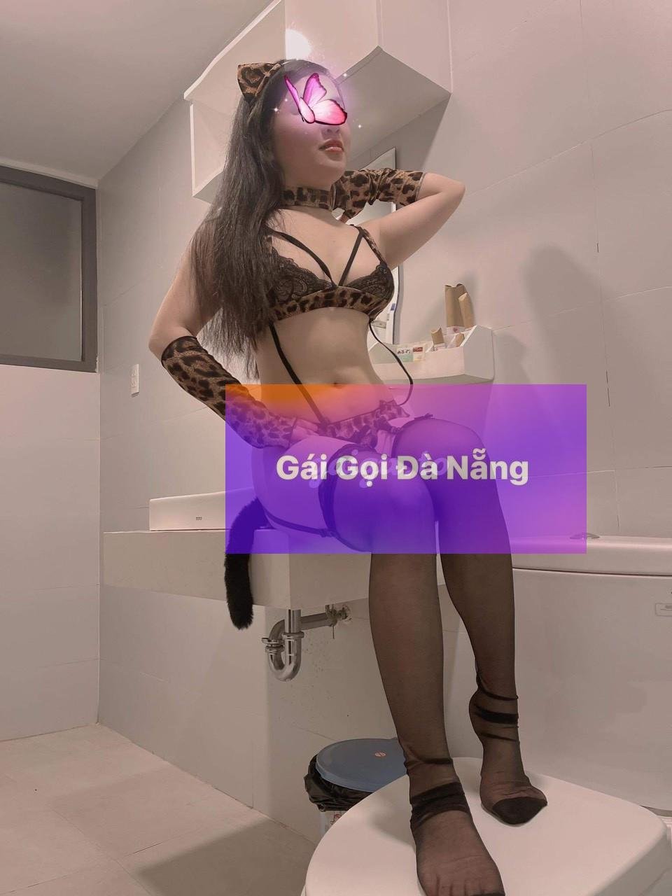 Minh Hằng ID 749-Em Gái Huế Non Tơ Dễ Thương